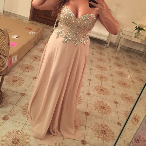 Dress/Gown - Picture 2 of 3